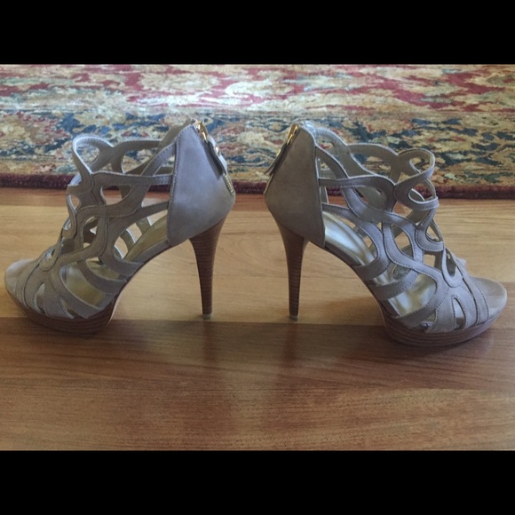 Women’s Stuart Weitzman suede heels - Picture 2 of 6